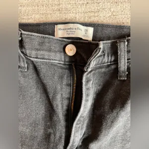 Abercrombie & Fitch Women's Skinny Jeans - Black thumbnail 3