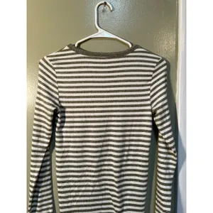 Gap Women's Size XS Long Sleeve Cozy Crewneck T-Shirt Olive Green White Stripes thumbnail 7
