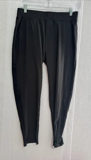 Quince Black Women's Athletic Track pants thumbnail 1