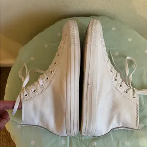 Converse Classic White High-Tops Women’s size 8.5 thumbnail 6