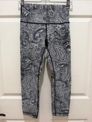 Lululemon Black & White Paisley High Times Athleisure Yoga Leggings - Size 6 thumbnail 3