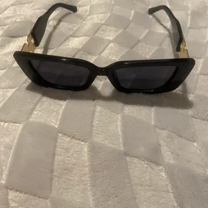 Sunglasses Bllack With Gold Trim.. Worn once thumbnail 4