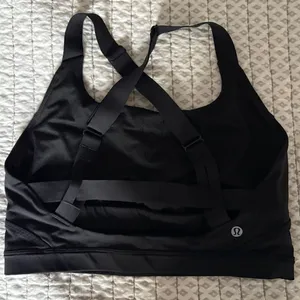 Lululemon Black Sports Bra Size 8 EUC‎ thumbnail 2