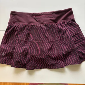 Lululemon‎ Athletic Skirt Women's Size 6 Burgundy Black Print Built In Shorts thumbnail 6