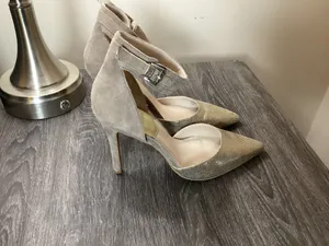 Vince Camuto Gigia Pointed Toe Ankle Strap Pumps Size 8M thumbnail 3