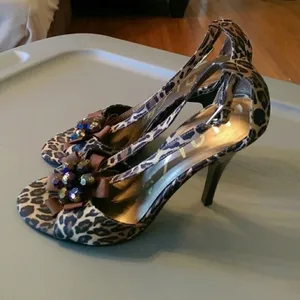 Unisa Animal Print Beaded Heels Size 5.5 thumbnail 1