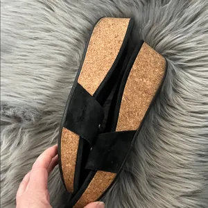 VGUC UGG Women's Black Slide Sandals Suede sz 8 thumbnail 4
