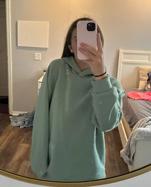 sweatshirt thumbnail 2