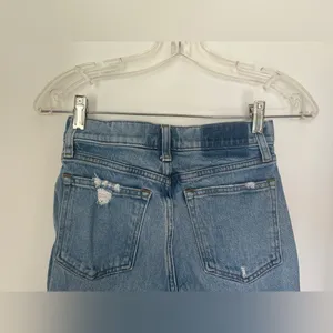 Abercrombie & Fitch High Rise Mom Jeans Distressed Size 0S Light Wash thumbnail 5