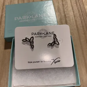 Park Lane Crepe Earrings Silver-  Posts thumbnail 1