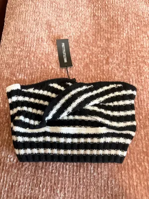 Pretty Little Thing crop top  thumbnail 2