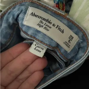 Abercrombie and Fitch The Loose High Rise Jeans thumbnail 3