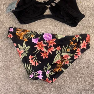 Shade & Shore Black Floral Bikini thumbnail 5