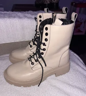 Preppy combat lace up boots thick soles.5.5 Tan thumbnail 1