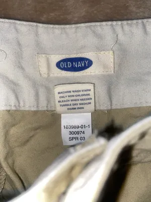 Old Navy Women's Cropped Straight-Leg Capri Pants in Light Cream thumbnail 2