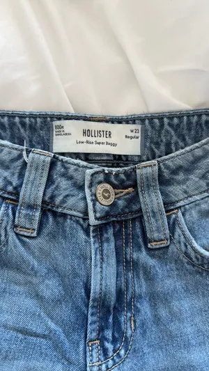 Hollister Low-Rise Jeans thumbnail 3