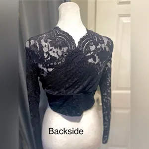 NWT TLGAVQUEEN Women’s Black Floral Lace Long Sleeve Top Mesh VNeck Top / Shirt thumbnail 7