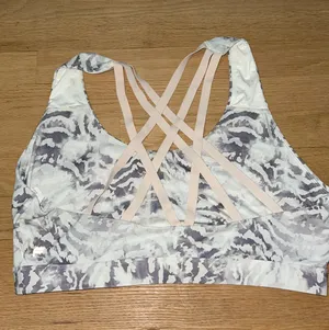 Fabletics grey patterned sports bra thumbnail 2