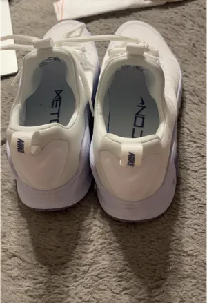 White Nikes thumbnail 3