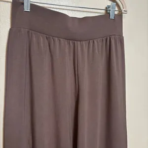 True & Co. Women's Any Wear Pants Cropped Wide‎ Leg Pant Mushroom Brown Small thumbnail 3