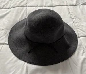 Womens OS 100% Wool Hat‎ Gray Felt Floppy Leather Bow Dainty Romantic Feminine thumbnail 1