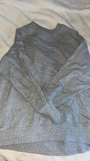 Crewneck thumbnail 2