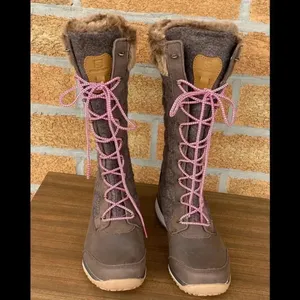 Salomon tall fur boots size 7.5 thumbnail 2