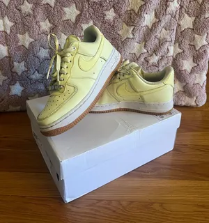 Nike Air Force 1 thumbnail 1
