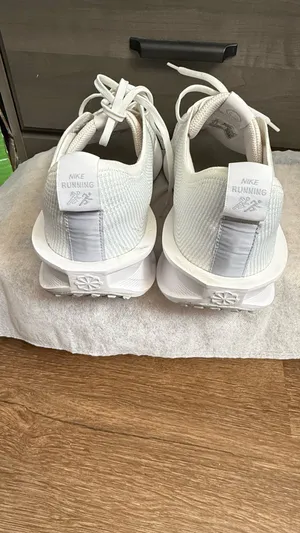Nike Interact Run Womens Size 13 White Running Shoes thumbnail 3