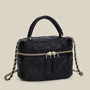Elegant Black Quilted Handbag thumbnail 2