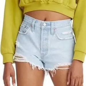 ✨Levi's Women's 501 Original Jean Light Wash Sz 26 Shorts✨ thumbnail 2