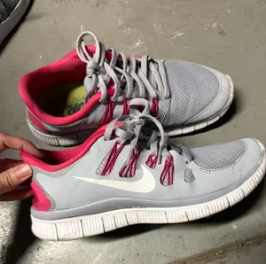 Nike Free 5.0+ Running Shoes Gray Pink White 580591-061 Women’s Size 8 euc thumbnail 1