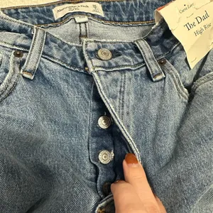 NEW Abercrombie & Fitch Curve Love The‎ Dad High Rise Jeans Distressed 26/2XS thumbnail 4