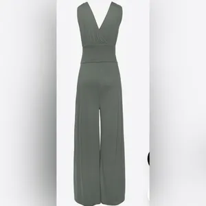 LASCANA Jumpsuit in Dark olive Green Size 4. thumbnail 3