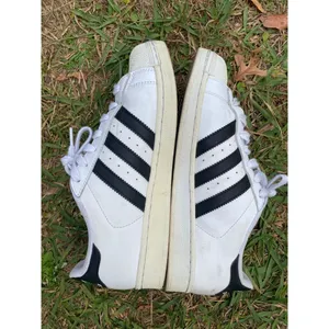 Adidas Superstar White Black Striped Sneakers‎ 9.5 Classic Streetwear Quiet Luxe thumbnail 9