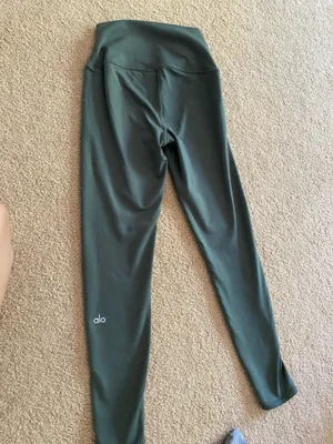 Alo yoga pants thumbnail 5