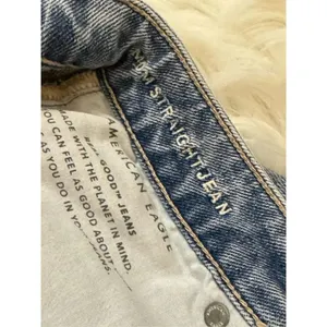 American Eagle Light Wash Mom Jeans 8 thumbnail 4
