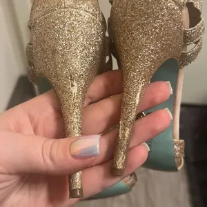 ✨Betsey Blue Tee Strappy Sz 7.5 Heel In Champagne✨ thumbnail 12