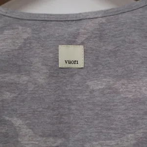 Vuori Tank Top Womens S Cropped High Neck Grey Camo Racerback Excellent thumbnail 2