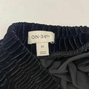 On 34th Womens Midi Skirt Size‎ XS Black Velvet Pleated Pull-On Elastic Waist thumbnail 5