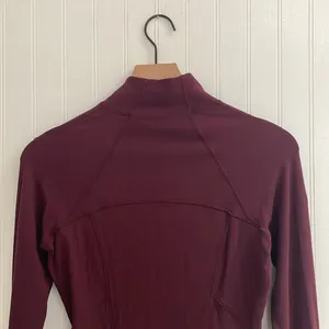 LULULEMON Outrun the Elements 1/2 Zip Long Sleeve Running Top in Garnet Size 4 thumbnail 11