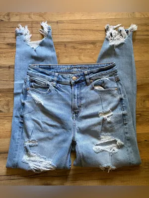 American Eagle Outfitter Light Wash High-Rise Ripped distressed Jeans Sz 4 denim thumbnail 2