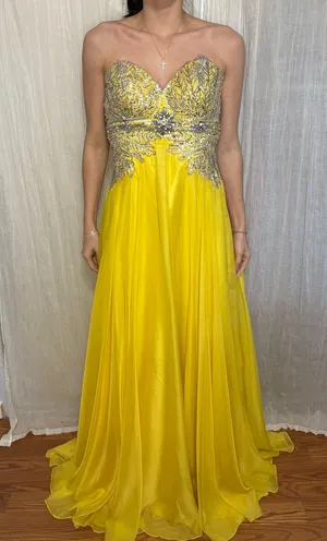 Yellow formal gown Size 8 thumbnail 1