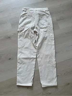 Aritzia Straight-Leg Cargo Carpenter Utility Pants in Cream Minimalist Casual thumbnail 5