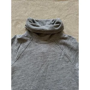 LULULEMON Women's Make a Move Funnel Neck Pullover Sweatshirt Gray Size 6 thumbnail 4