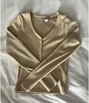 Hollister Long Sleeve thumbnail 1