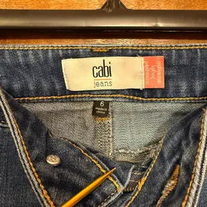 CAbi Women’s Cropped High Waisted Straight Leg Distressed Denim Jeans Size 6 thumbnail 2