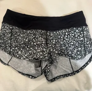 Lululemon Speed Shorts 2.5" thumbnail 1