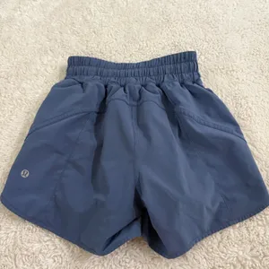 Lululemon Women Blue 2 Shorts 5” Lined Sporty Track Running Preppy Casual Summer thumbnail 2
