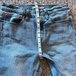 Levi’s Wedgie straight skinny leg light wash jeans women’s size 28 inseam 27” thumbnail 4